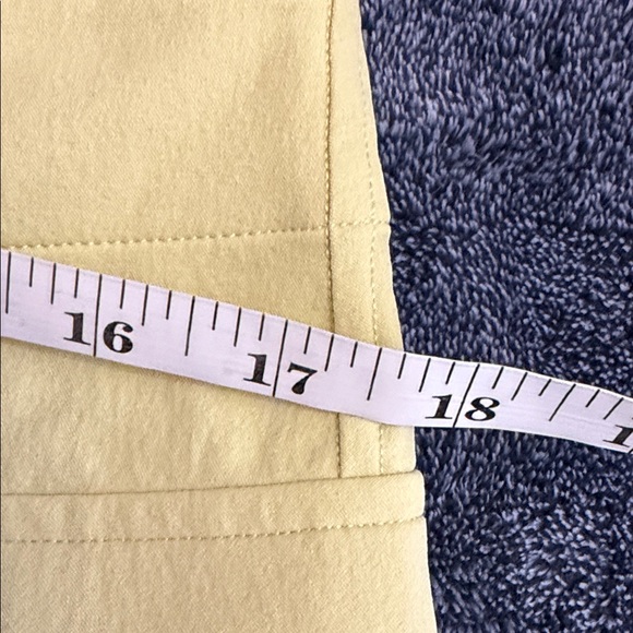 NWOT NEW Lululemon Relaxed-Fit Super-High-Rise Cargo Short 4" Finch Yellow - Picture 7 of 8